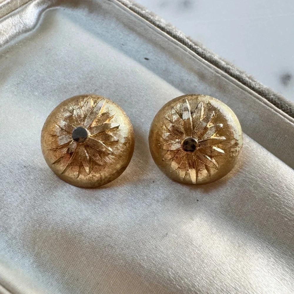 Vintage Crown Trifari Gold Tone Textured Starburst Dome Clip On Earrings Vintage